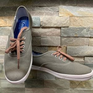 Women’s sz 6 Keds sneaker